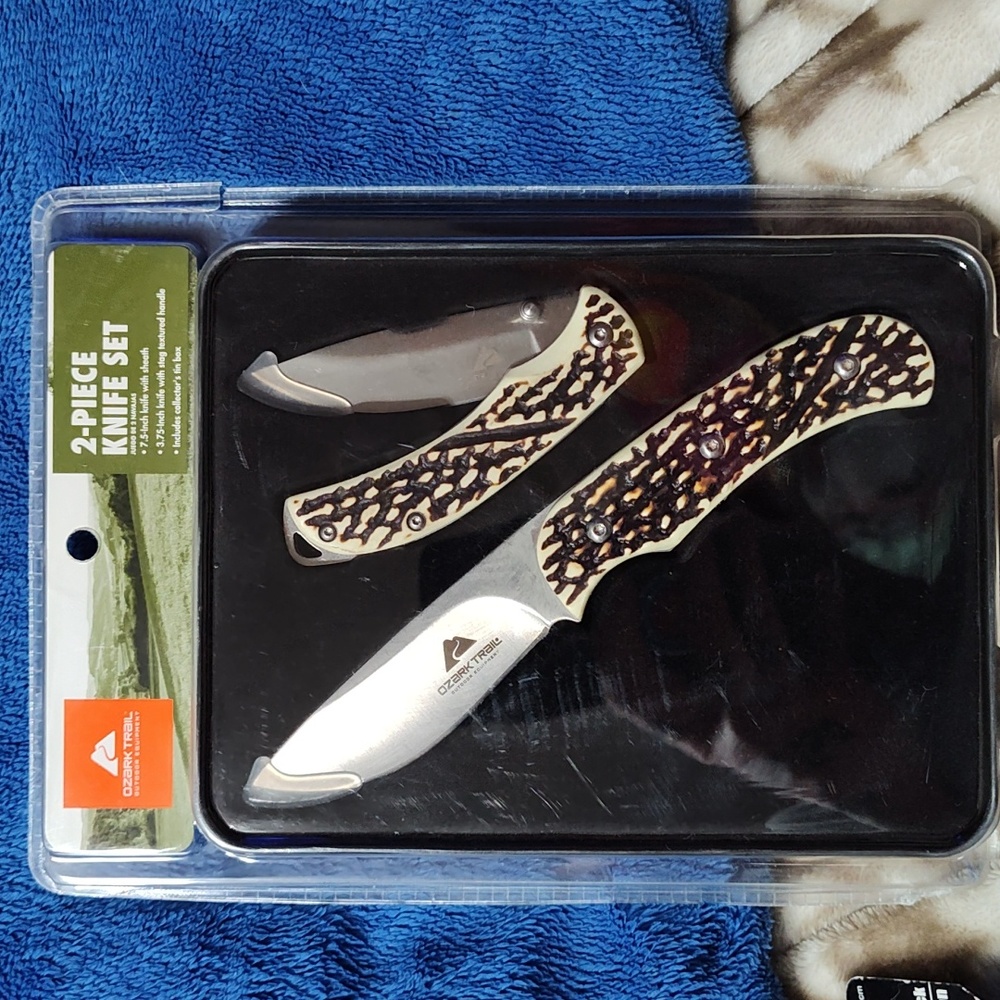 Ozark Trails 2 piece Knife set with a collectable tin
